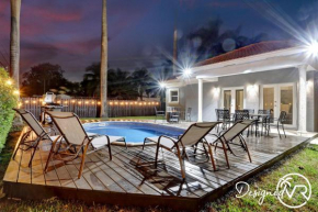 5 BR Newly Renovated with Heated POOL